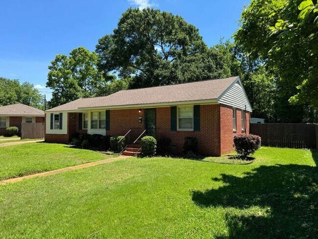 Building Photo - BRICK & BEAUTIFUL! 3 Bedroom MOVE IN READY