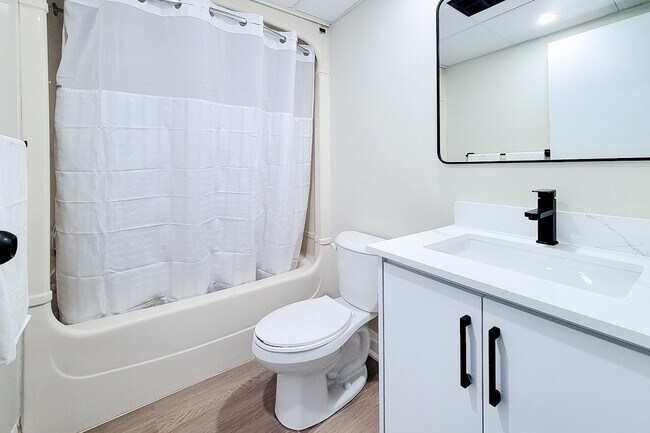 Building Photo - 7737 Lundy's Ln