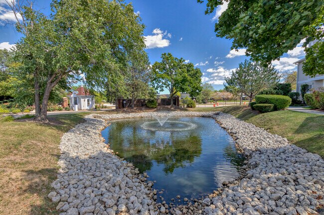 Building Photo - 685 Le Parc Cir