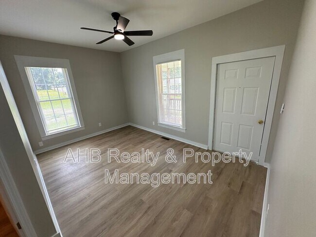 Foto del edificio - 313 W Market St