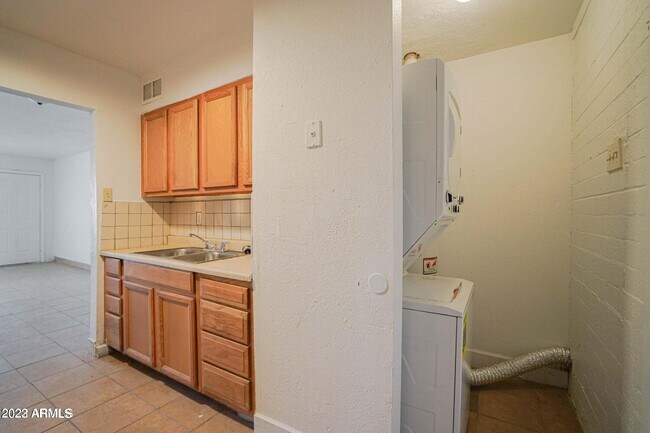 Building Photo - 2458 E Encinas Ln