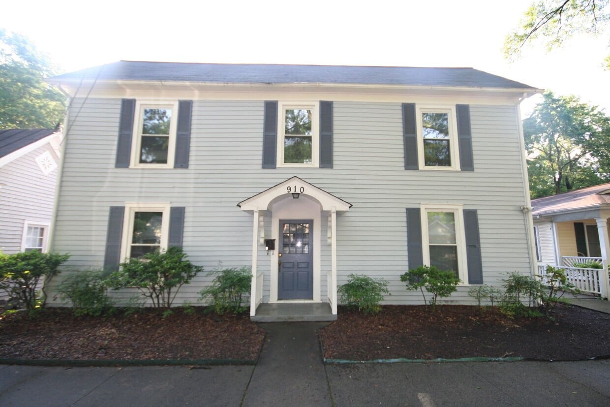 Historic home two blocks from Duke East — with a private fenced yard that's all yours. - Adorable Duplex 2 Blocks to Duke / Large Private Fenced Yard