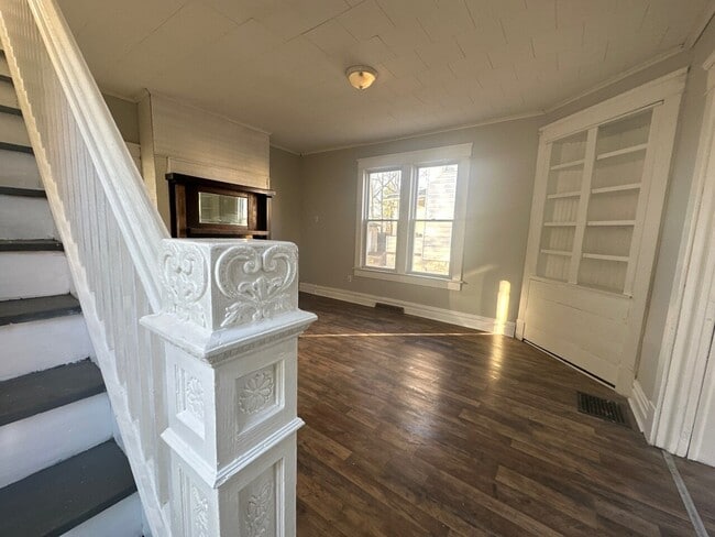 Building Photo - 422 Uber St