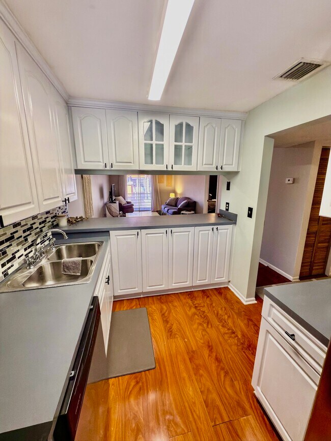 Foto del edificio - 7610 Stirling Rd