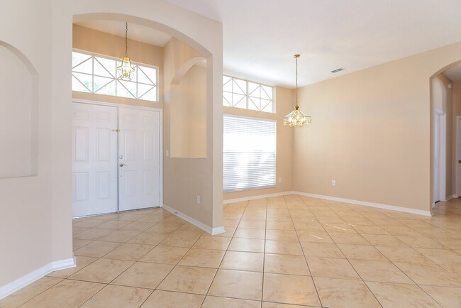Building Photo - 6910 Cohasset Cir