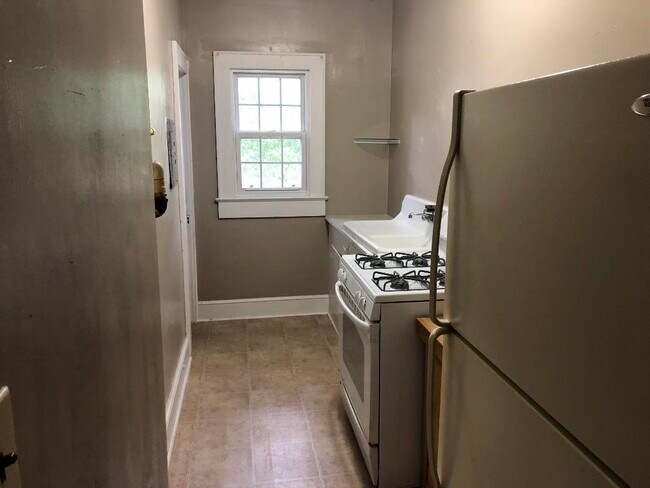 Building Photo - 557 Beverly Ct