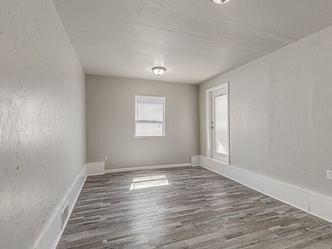 Building Photo - 3801 SW 40th Pl