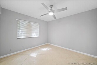 Building Photo - 503 Gardens Dr