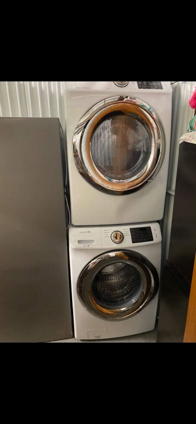 Building Photo - 199 Legion St