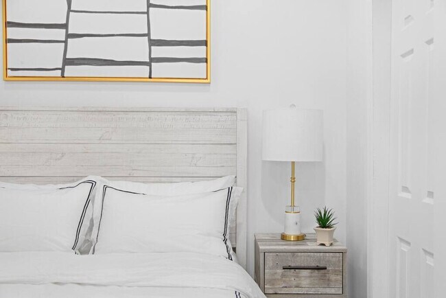 Building Photo - 69 Clinton St