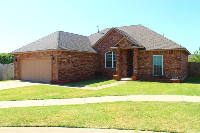 Foto principal - 1004 SW 45th St