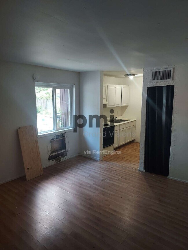 Building Photo - 904 W Macon St