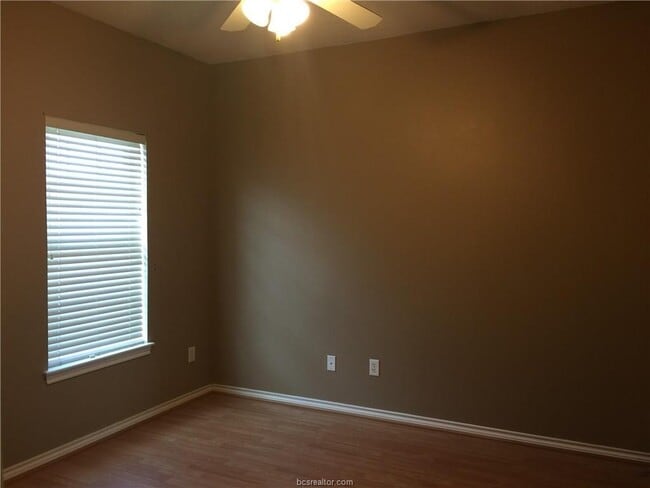 Building Photo - 213 Navarro Dr