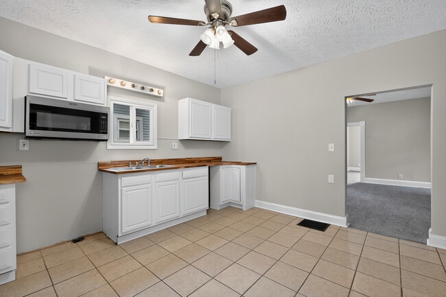 Building Photo - 1232 Lane St