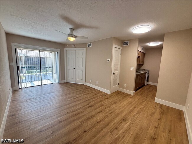 Foto del edificio - 5327 Summerlin Rd