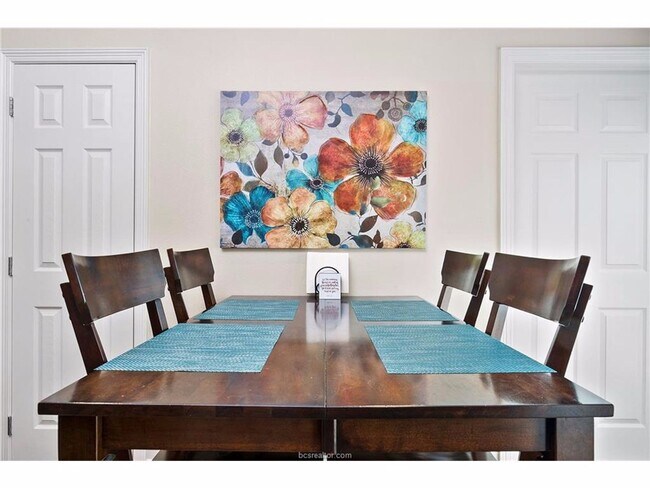 Building Photo - River Oaks #605