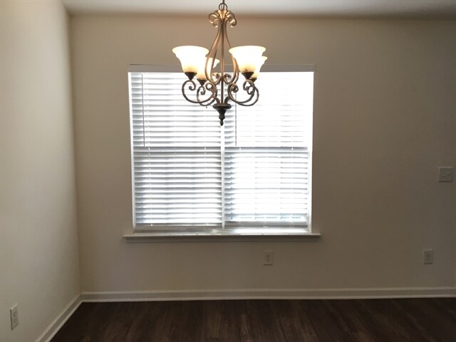 Foto del edificio - 5015 Croftwood Dr