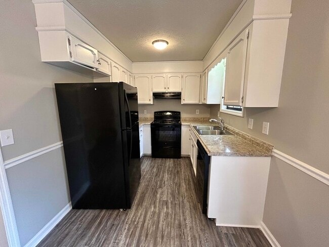 Foto del edificio - 1008 Tyree Ct S