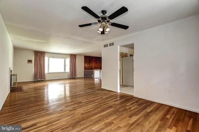 Foto del edificio - 4201 Dowell Pl