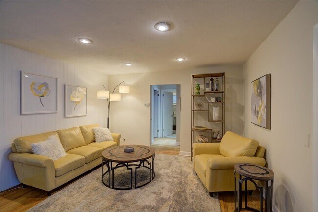 Foto del edificio - 210 Glenway St