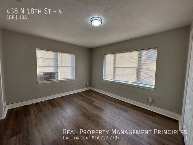 Building Photo - Pet Friendly - Completely Renovated 1st Fl...