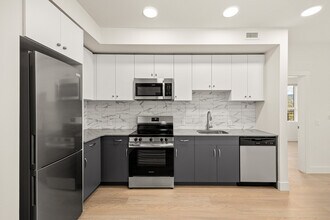 Building Photo - 500 Asher