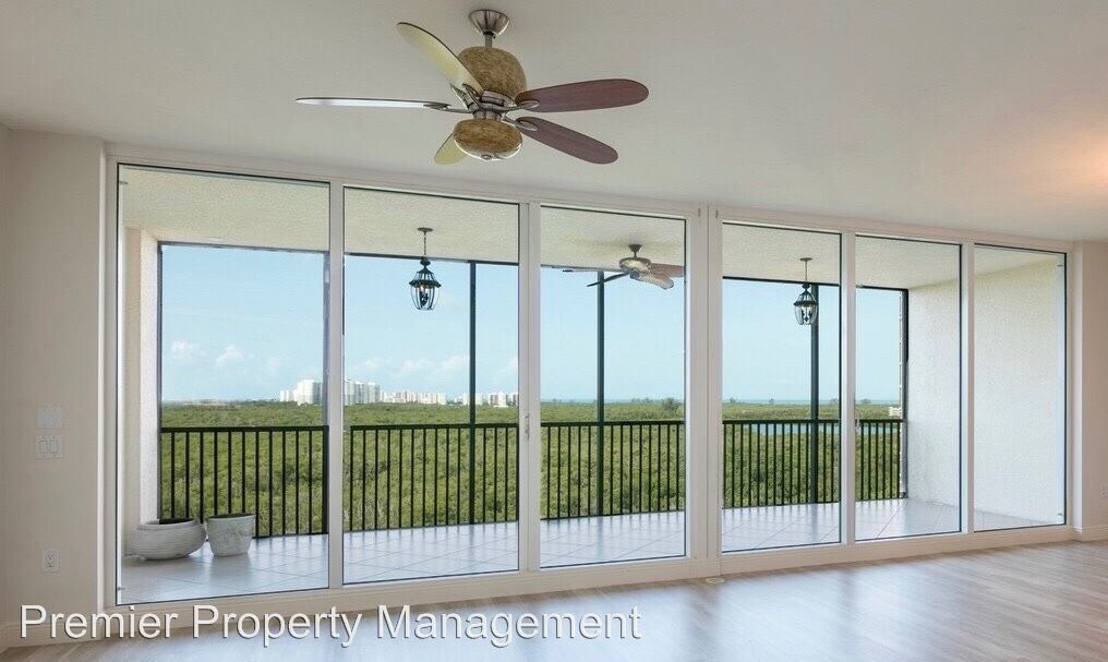 Foto principal - 455 Cove Tower Dr