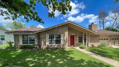 Building Photo - 600 Dove Creek Dr
