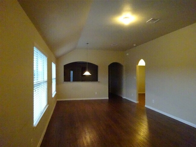 Foto del edificio - 2710 Bammelwood Dr