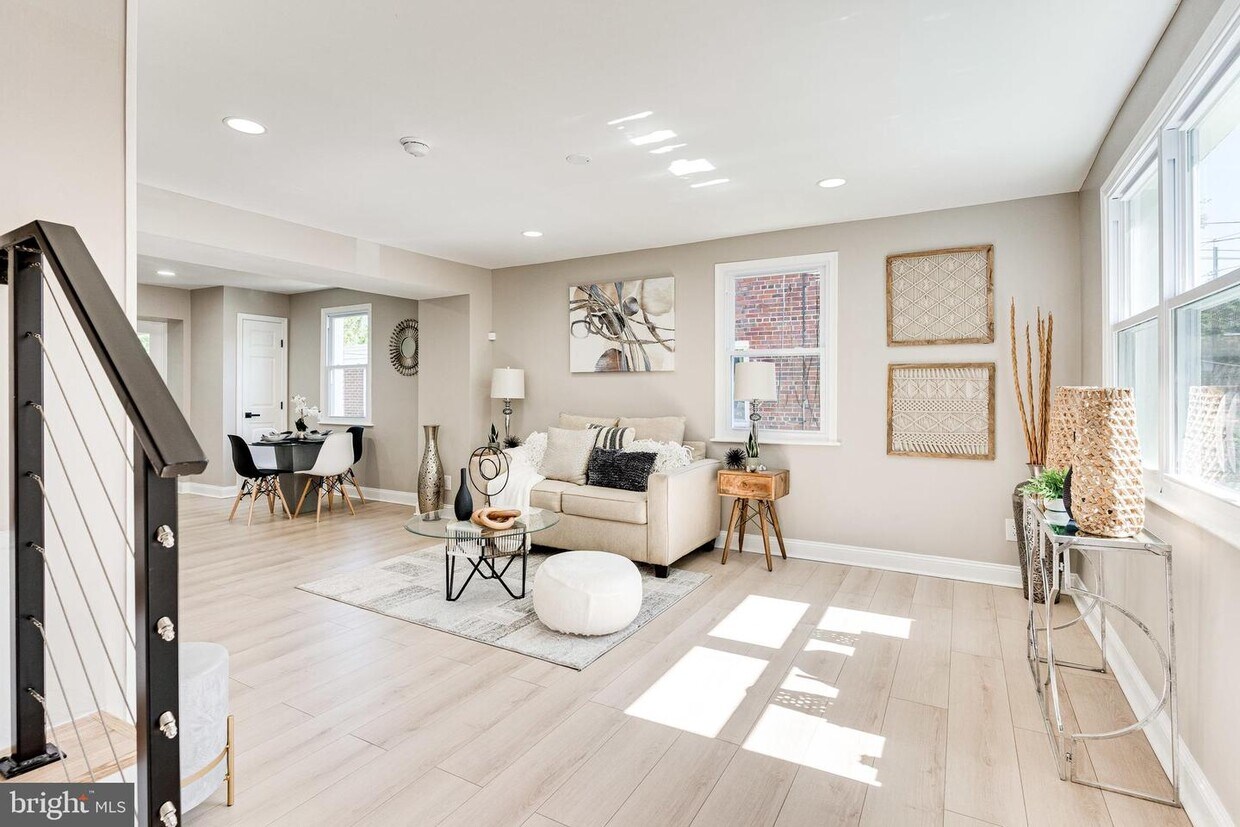 Foto principal - 514 45th St NE