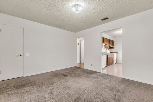 Building Photo - 928 E Broad St