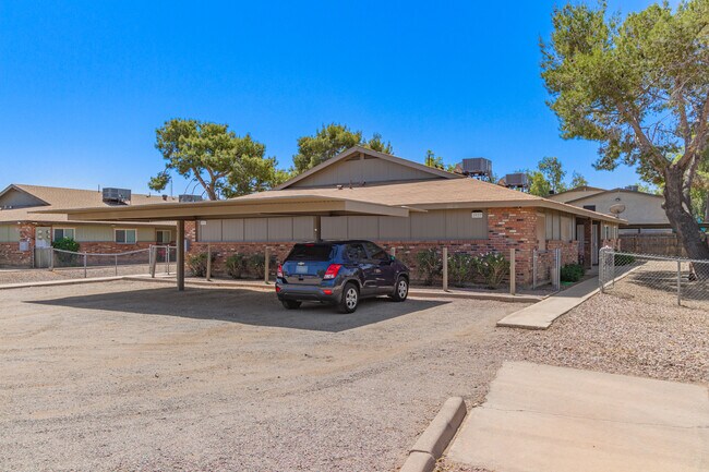 Covered Parking - 2937 E Beck Ln