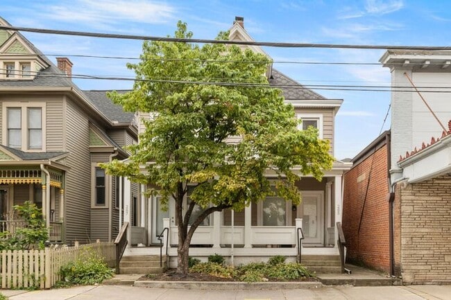 Building Photo - 285 E Whittier St