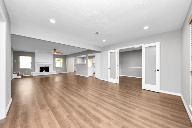 Building Photo - 25603 Pine Acres Cir