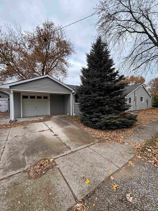 Building Photo - 511 Charles St