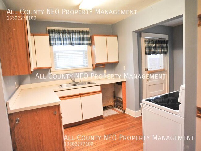 Building Photo - 1051 Brown St