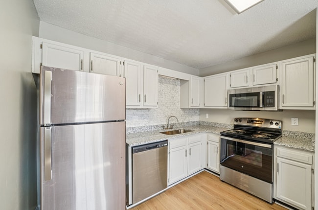 Building Photo - Sun Valley Apartments