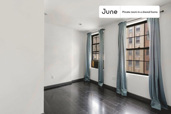 Foto del edificio - Private bedroom in 3 bed/1 bath Home