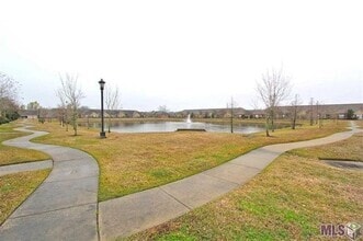Building Photo - 809 Summer Breeze Dr