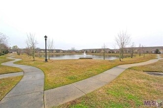 Building Photo - 809 Summer Breeze Dr