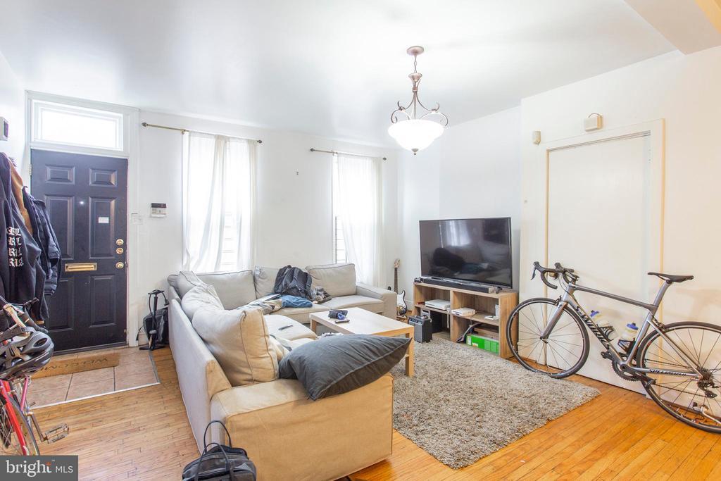 Foto principal - 3942 Delancey St