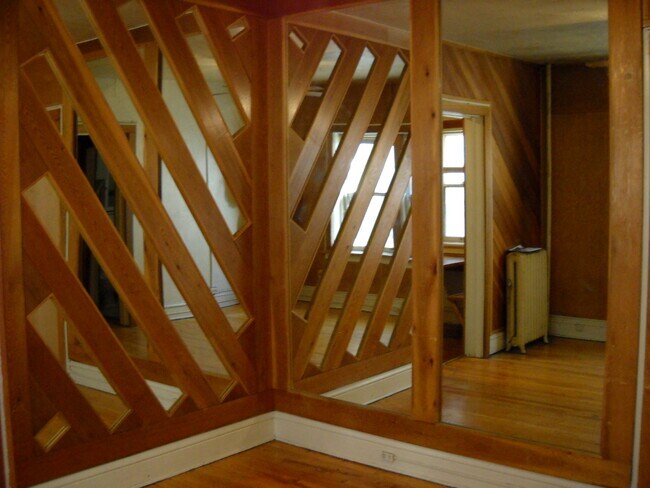 Building Photo - 1905 Stevens Ave