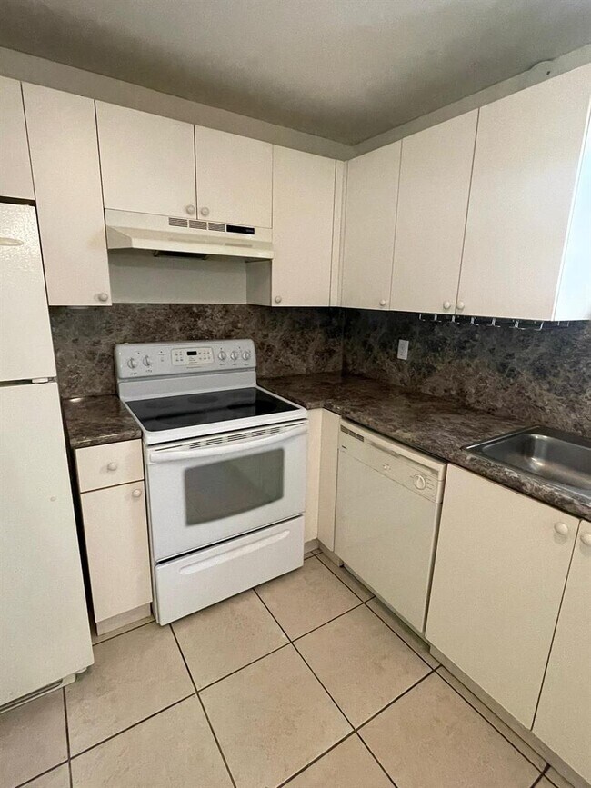 Building Photo - 4215 N University Dr