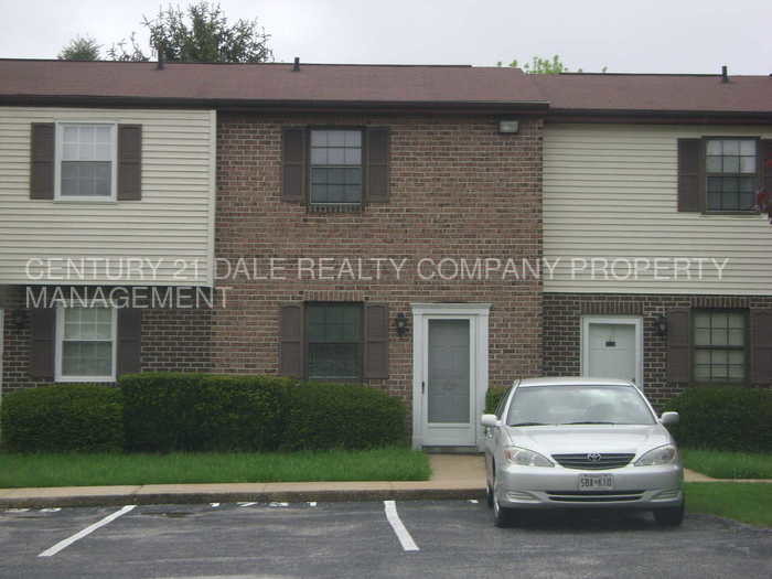 Primary Photo - Great Townhome in West York Schools