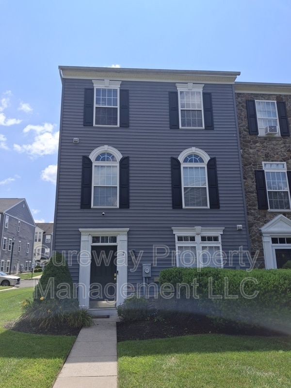 Building Photo - 7 Swan Ct