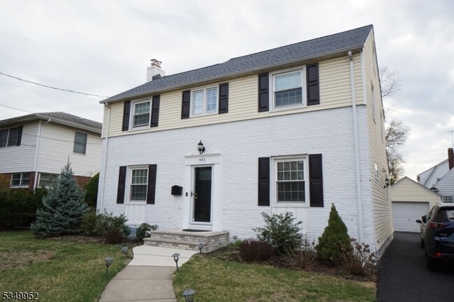 Building Photo - 661 Pierpont St