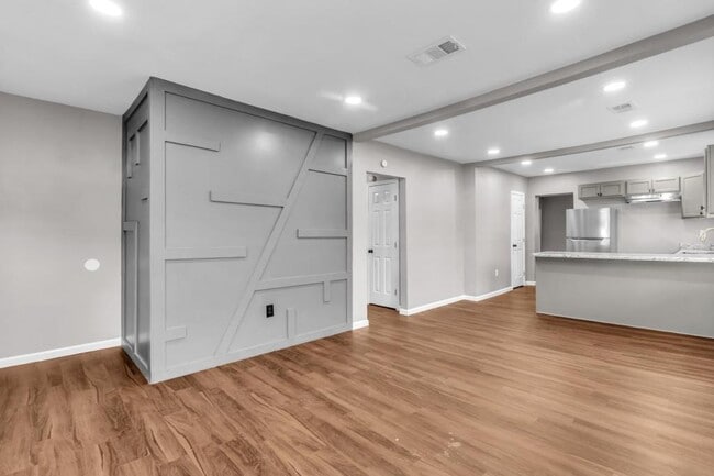 Building Photo - 2717 Burns Ave