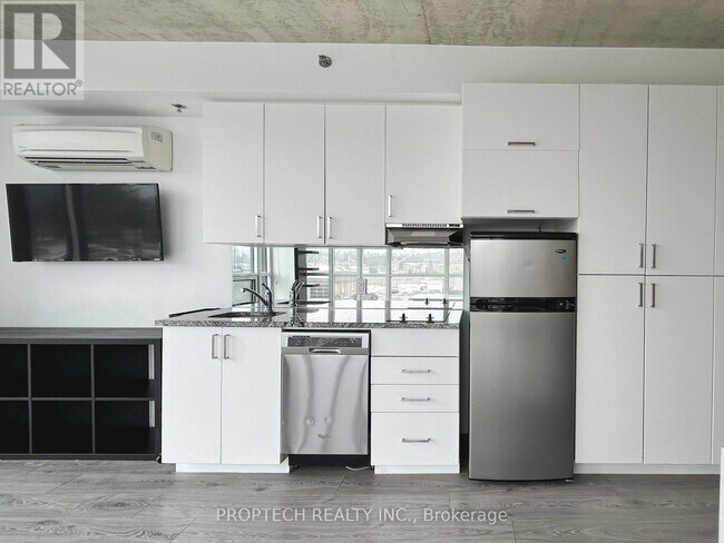 Building Photo - 1900 Simcoe St N