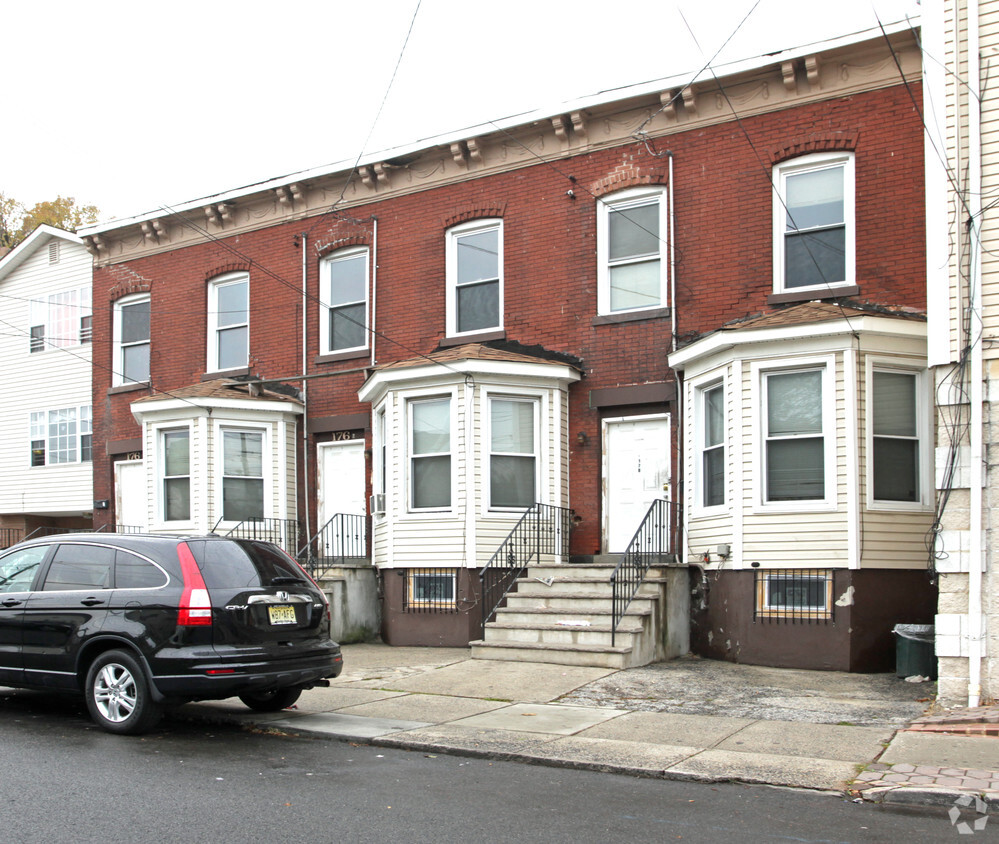 Primary Photo - 176-178 Catherine St