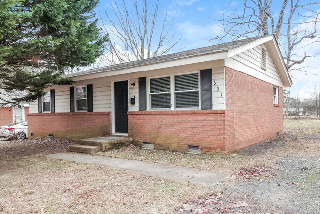 Building Photo - 601 Kentbrook Dr